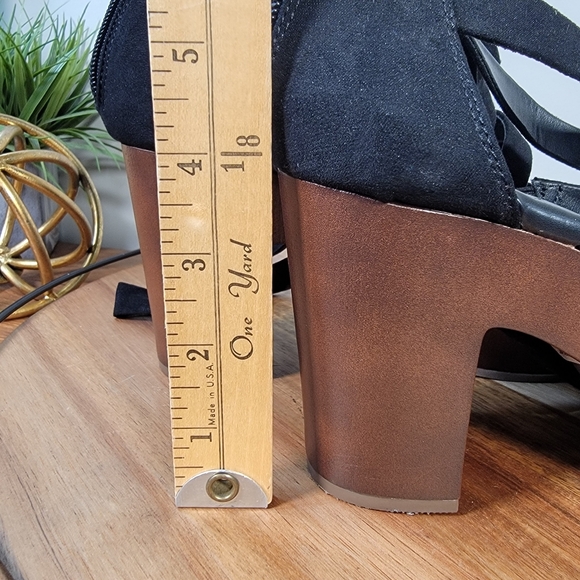 Torrid Black Faux Suede Strappy Ankle Wrap Clog Heels Size 9 WW - Picture 15 of 16